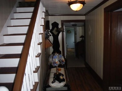 HALLWAY/STAIRS