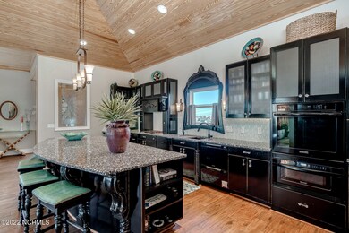 Custom kitchen w/ island