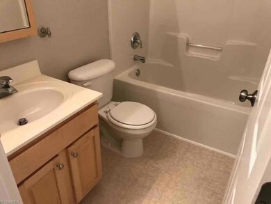 4329 Twisting Creek Dr, High Point, NC 27265 - photo 5