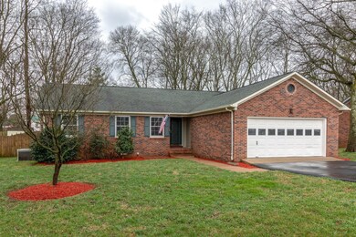 2009 Cobb Dr, Columbia, TN 38401 - photo 2