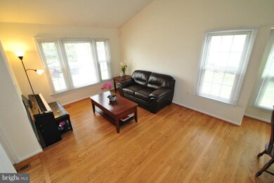 13199 Ladybank Ln, Herndon, VA 20171 - photo 2