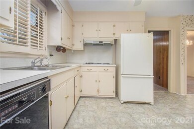 703 Partridge Dr, Statesville, NC 28677 - photo 4