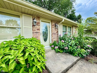 4515 W Mission Ct, Columbus, IN 47203 - photo 2