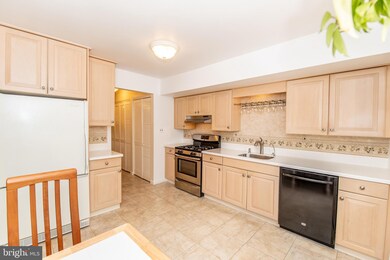 14 Pond View Dr, Plainsboro, NJ 08536 - photo 6