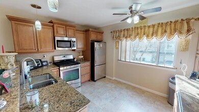 125-Pembrook-Loop-Staten-Island-10309-03