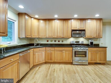 10918 Blue Roan Rd, Oakton, VA 22124 - photo 2