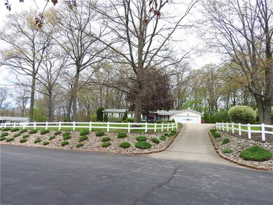 650 ft of easy maintenance picket fencing on this 