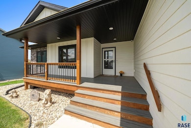 2820 E Daybreak Cir, Brandon, SD 57005 - photo 2