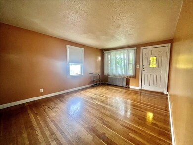 114 Peerless St, Cranston, RI 02910 - photo 2