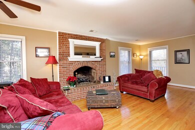 14450 Jasmine Ct, Swan Point, MD 20645 - photo 2