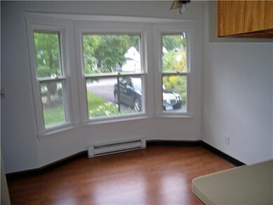 Kitchen. Bay window eating area.