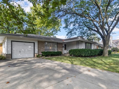 1194 Cedar Ln, Elk Grove Village, IL 60007 - photo 4