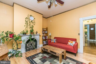 814 Hollins St, Baltimore, MD 21201 - photo 5