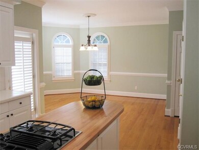 Lovely Eat-in Area off Kitchen