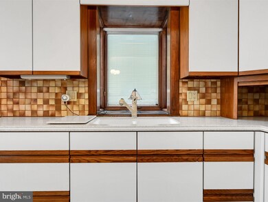 2332 Fairview St, Reading, PA 19609 - photo 7