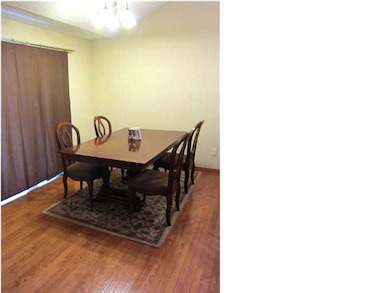 Dining room, hardwood floor, vaulted ceiling