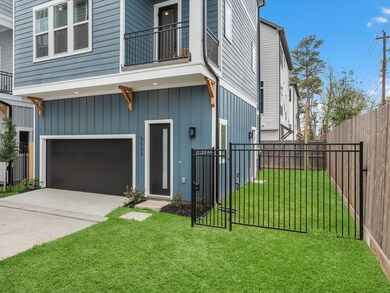 950 Fisher St unit D, Houston, TX 77018 - photo 4