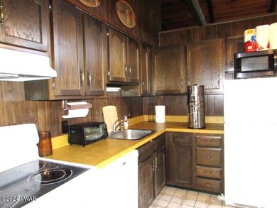 102 Surrey Ln, Lords Valley, PA 18428 - photo 5