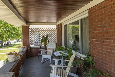Relaxing Front Porch!