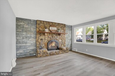 148 E Roosevelt Ave, Middletown, PA 17057 - photo 4