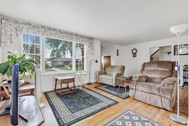 10313 Pelham St, Westchester, IL 60154 - photo 3