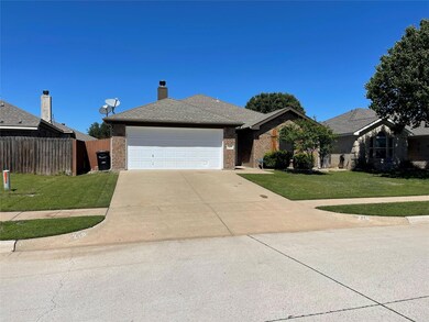 219 Sardius Blvd, Granbury, TX 76049 - photo 2