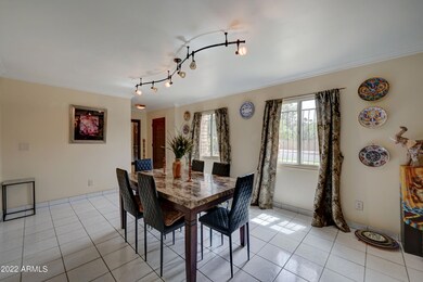 2916 E Clarendon Ave-4