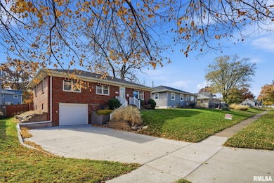 2429 E Central Park Ave, Davenport, IA 52803 - photo 2