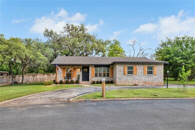 104 Glenwood Dr, Fredericksburg, TX 78624 - photo 2