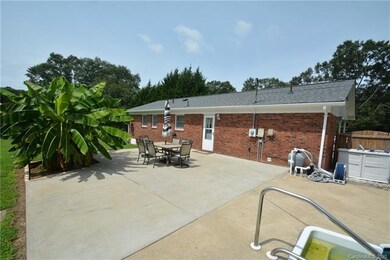 Clean as a pin and well maintained!