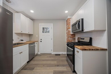 13-web-or-mls-1479 E 25th Av-12