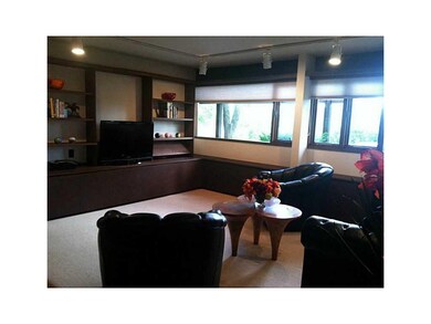 Family Room-L1.