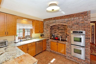 707 St Marks Ln, Schenectady, NY 12309 - photo 3