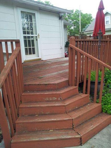 Deck from dining area goes to garage
