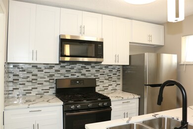 908 Dyche Ln, Alvin, TX 77511 - photo 5