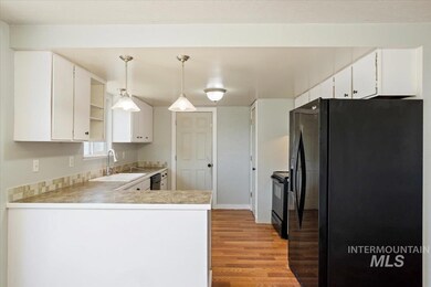 631 W Nevada Ave, Homedale, ID 83628 - photo 6