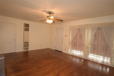 7004 Darien St, Houston, TX 77028 - photo 7