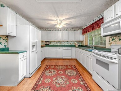 5 Sugarloaf Ln, Hendersonville, NC 28792 - photo 5