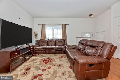 7147 Ladd Cir, Frederick, MD 21703 - photo 2