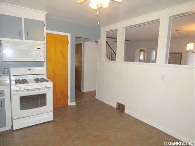 Kitchen Eat-in Kitchen with Ceramic Tile Floor * O