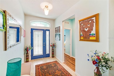 LARGE ENTRY FOYER