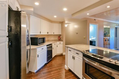 711 W Lakeshore Dr unit 408C, Port Clinton, OH 43452 - photo 4