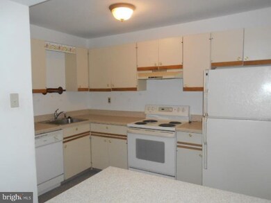 840B Putnam Blvd unit 59B, Nether Providence Township, PA 19086 - photo 6
