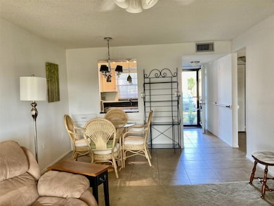 304 47th Avenue Dr W unit 112, Bradenton, FL 34207 - photo 2