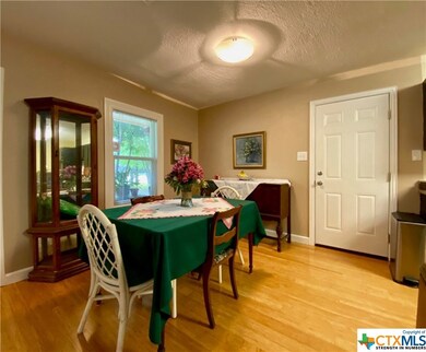 907 N Bishop St, San Marcos, TX 78666 - photo 5