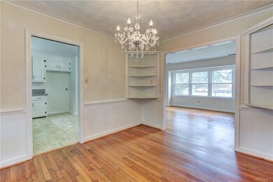 Chair rail and crown molding.