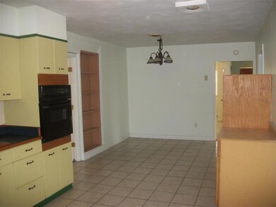 Eat-In Kitchen