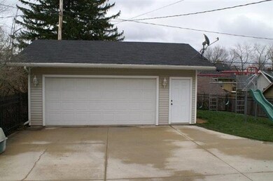 24â€™ x 20â€™ two car detached garage (â€˜06) with