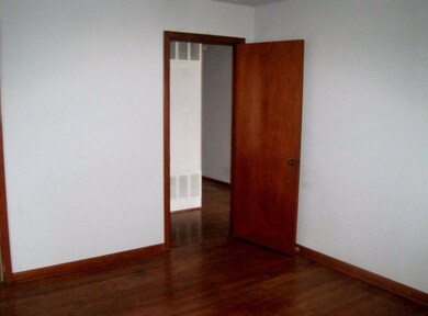 1012 E Cedar St, Seguin, TX 78155 - photo 5