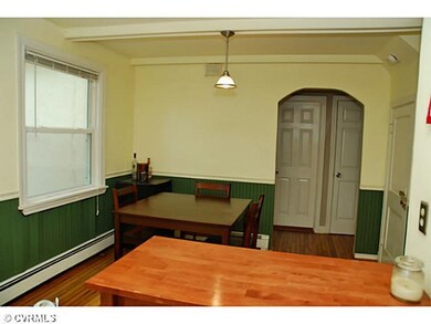 Kitchen - The Eat-in Area